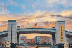 <b>们可以或许近距离接触行业前沿设备</b>